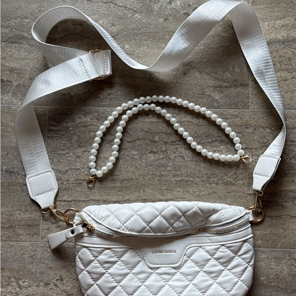 SHEIN White Quilted Crossbody Bag with Gold Chain
